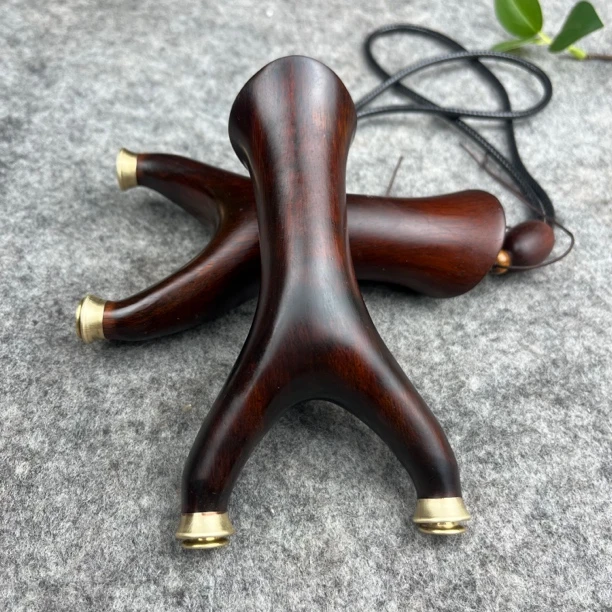 老料紫檀实木块压燕尾刀锋打磨带实木绳一把弹弓