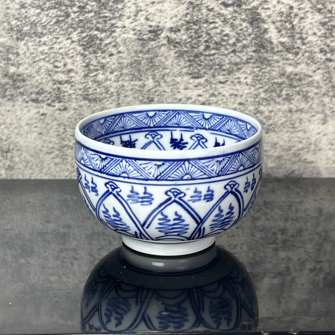 日本进口正品吴祥瑞烧半手绘青花汤吞茶杯(口8高6厘米)