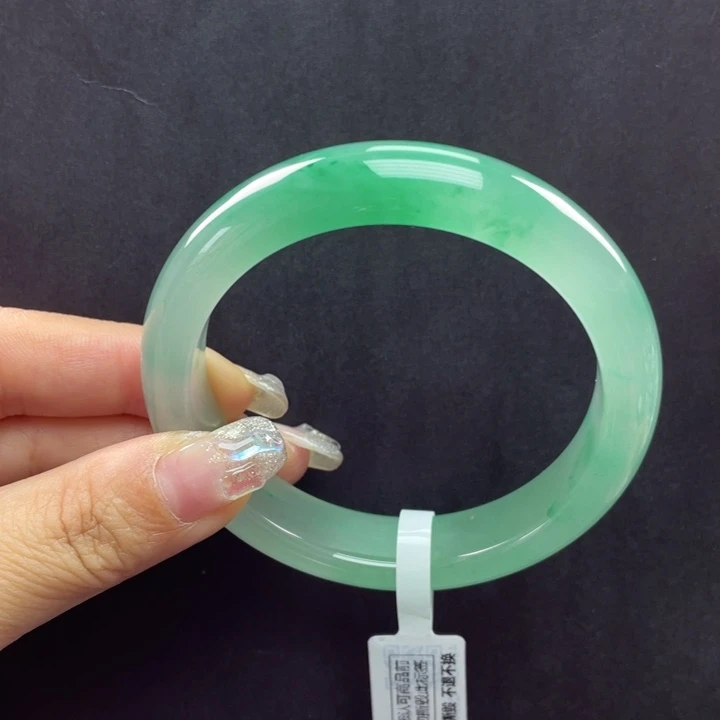 石英质玉手镯未镶嵌茉*花