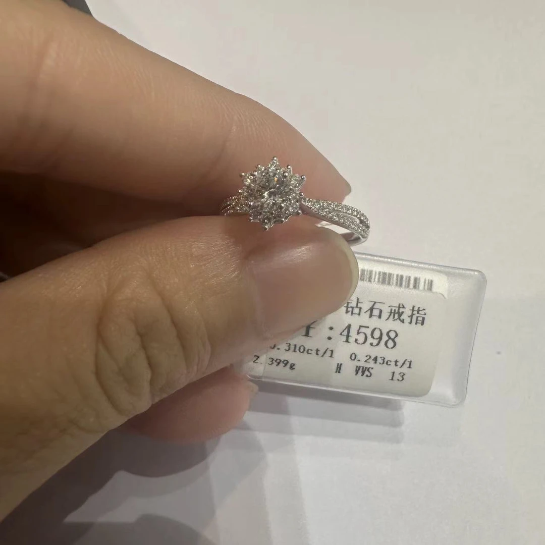 18kAU750时尚钻石戒指