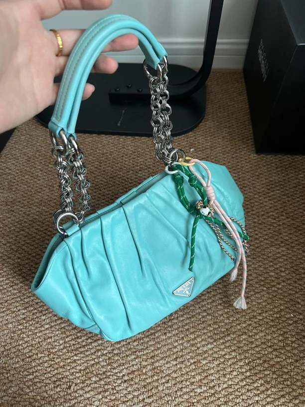 95新 Prada/普拉达 牙牙 婴儿蓝云朵单肩包