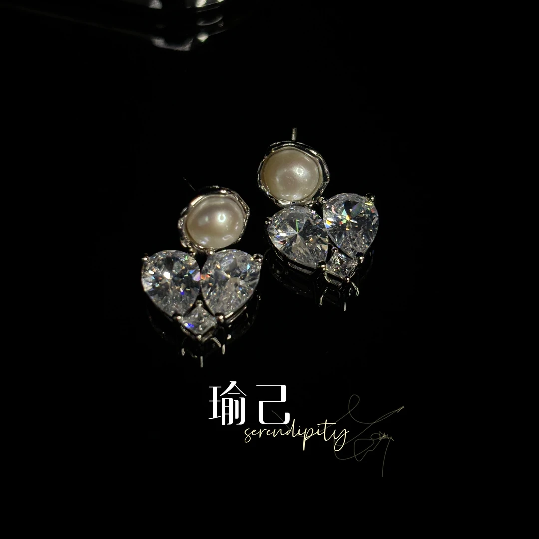 钛钢合成锆石耳饰 耳钉气质时尚耳饰白色饰品轻奢设计师小众1249