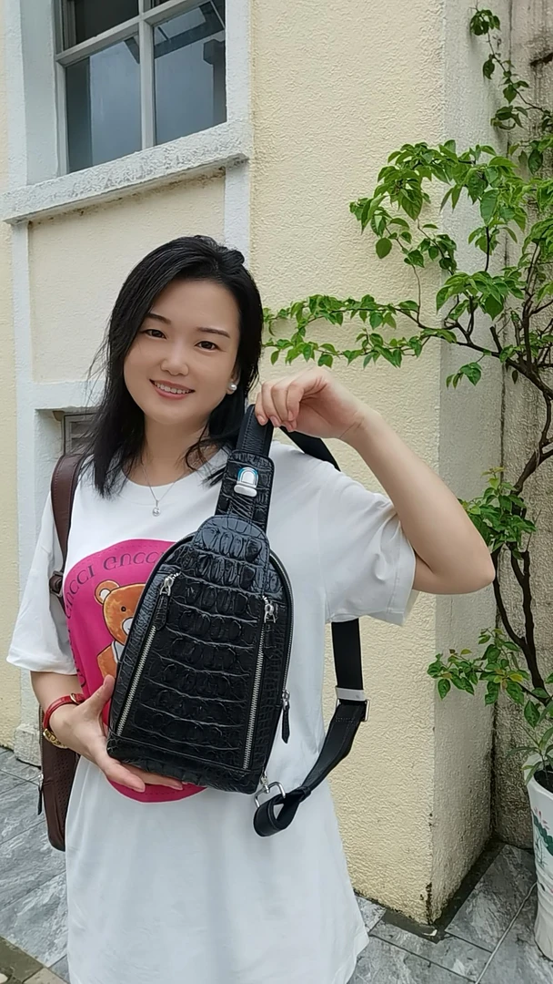 鳄鱼背皮胸包大容量单肩男款斜挎包 百搭胸包休闲背包男士包潮