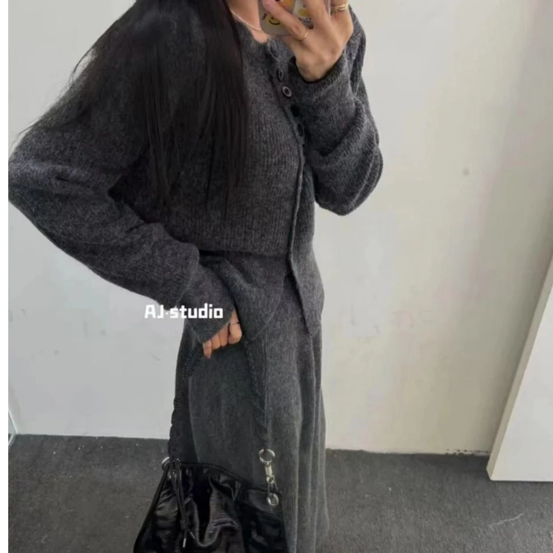 655真的很温柔！！小纽扣毛衣半身裙套装