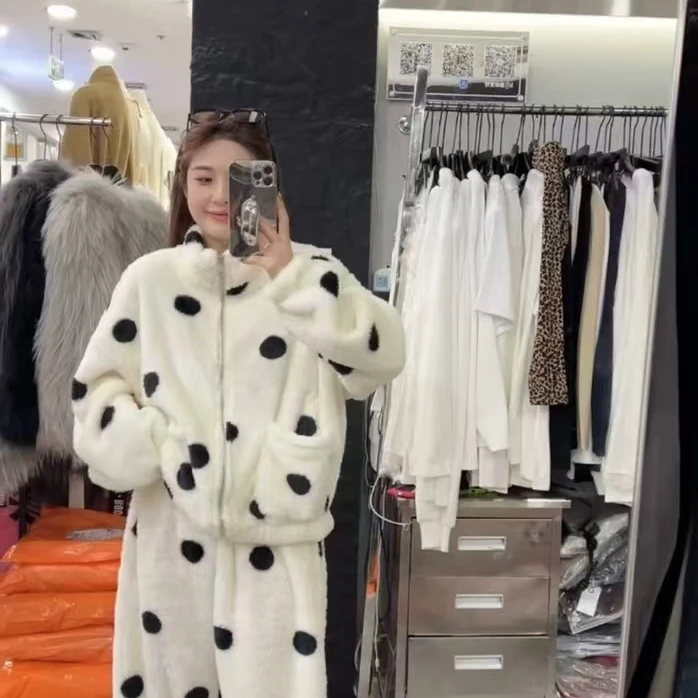 888四季青档口实拍！高货波点睡衣套装