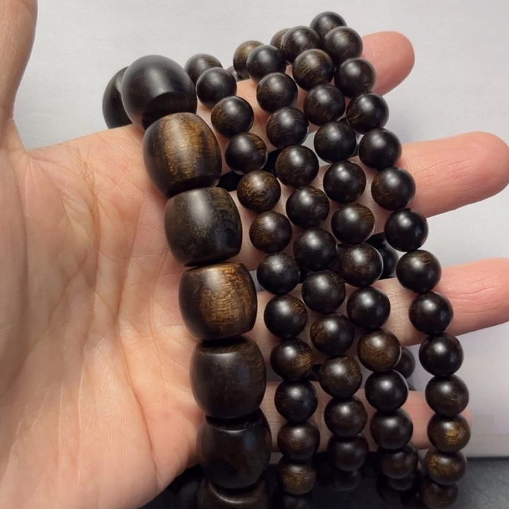 沉香手串程*衣白棋留疤