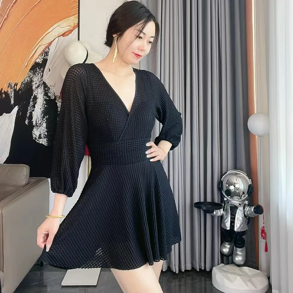 黑天鹅华夫格连体泳衣遮肚显瘦大码性感收腰平角温泉度假泳衣