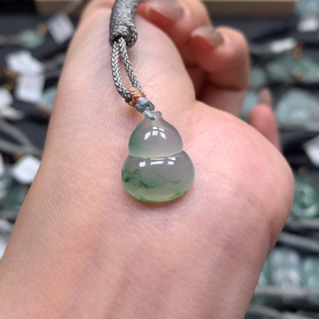 翡翠颈饰未镶嵌葫芦