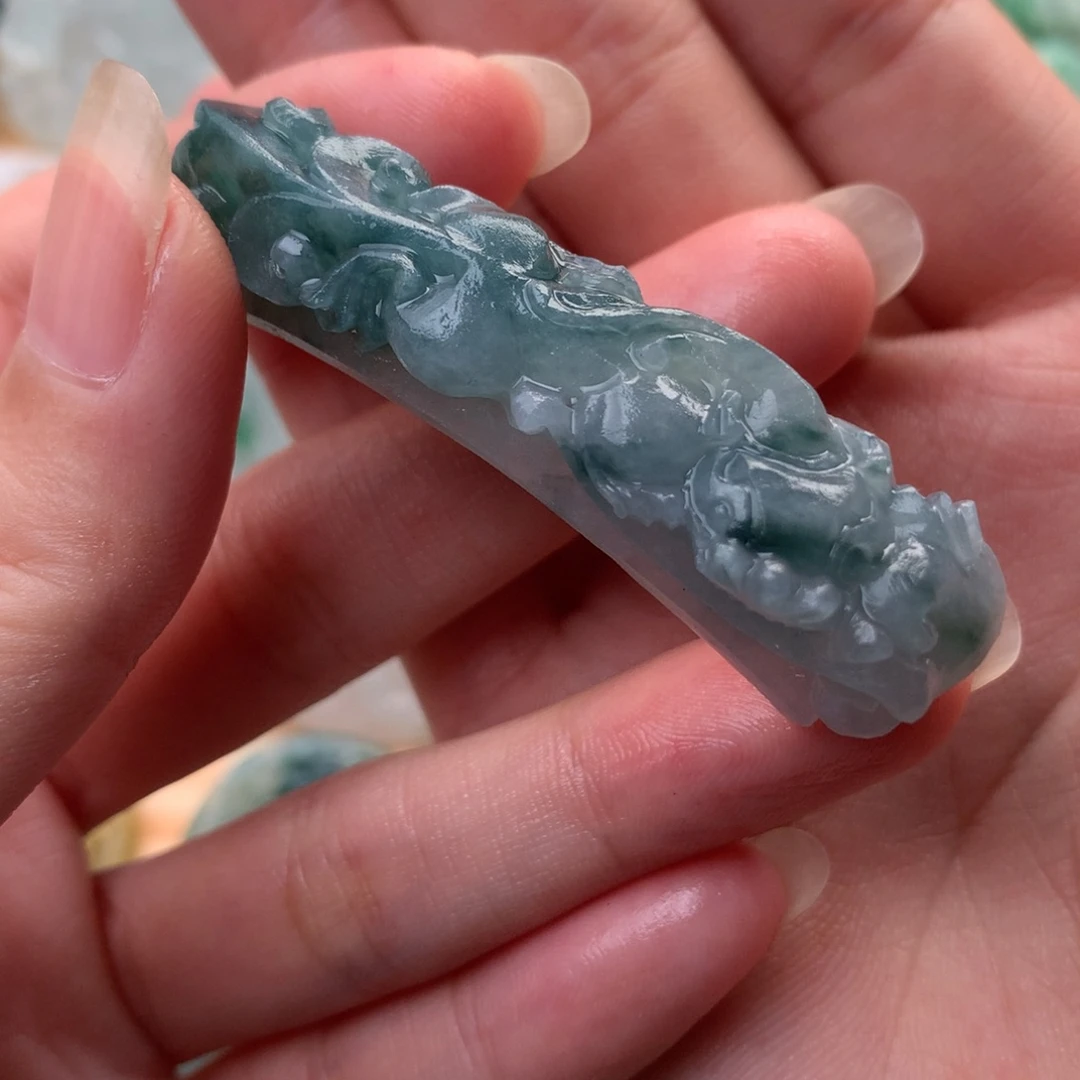 定制翡翠未镶嵌手牌