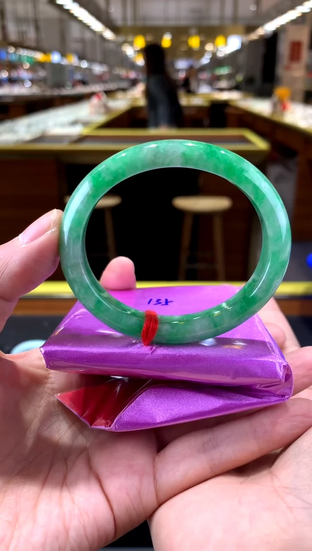 【闪购商品】翡翠手镯未镶嵌贵妃手镯微307