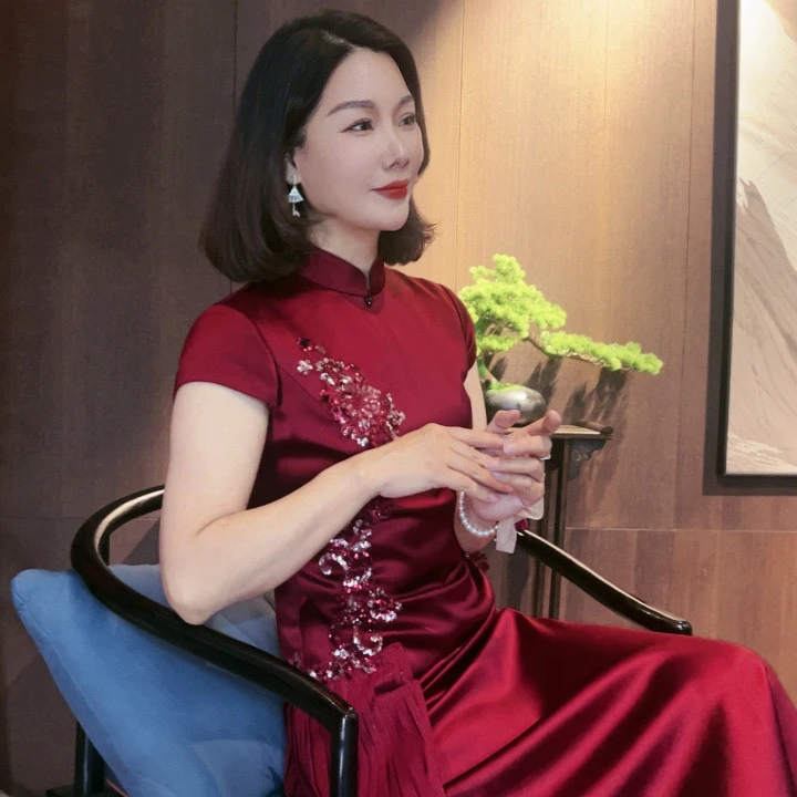 1435-11旗袍式手工绣花酒红礼服喜妈妈婚宴长款约会纯色立领气质