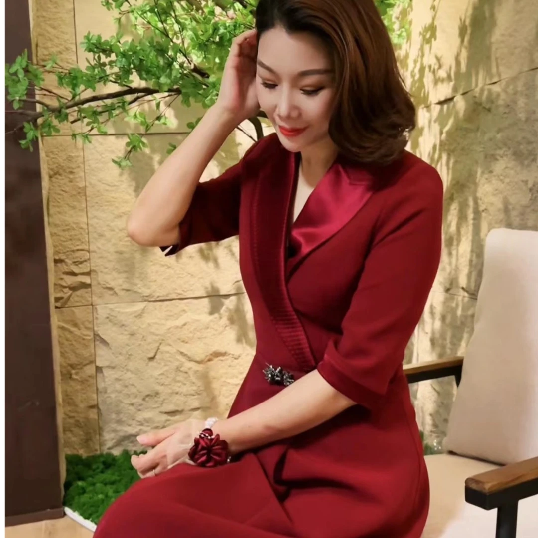 Y-4126-11喜妈妈气质显瘦时尚轻奢名媛酒红色宴会连衣裙结婚修身