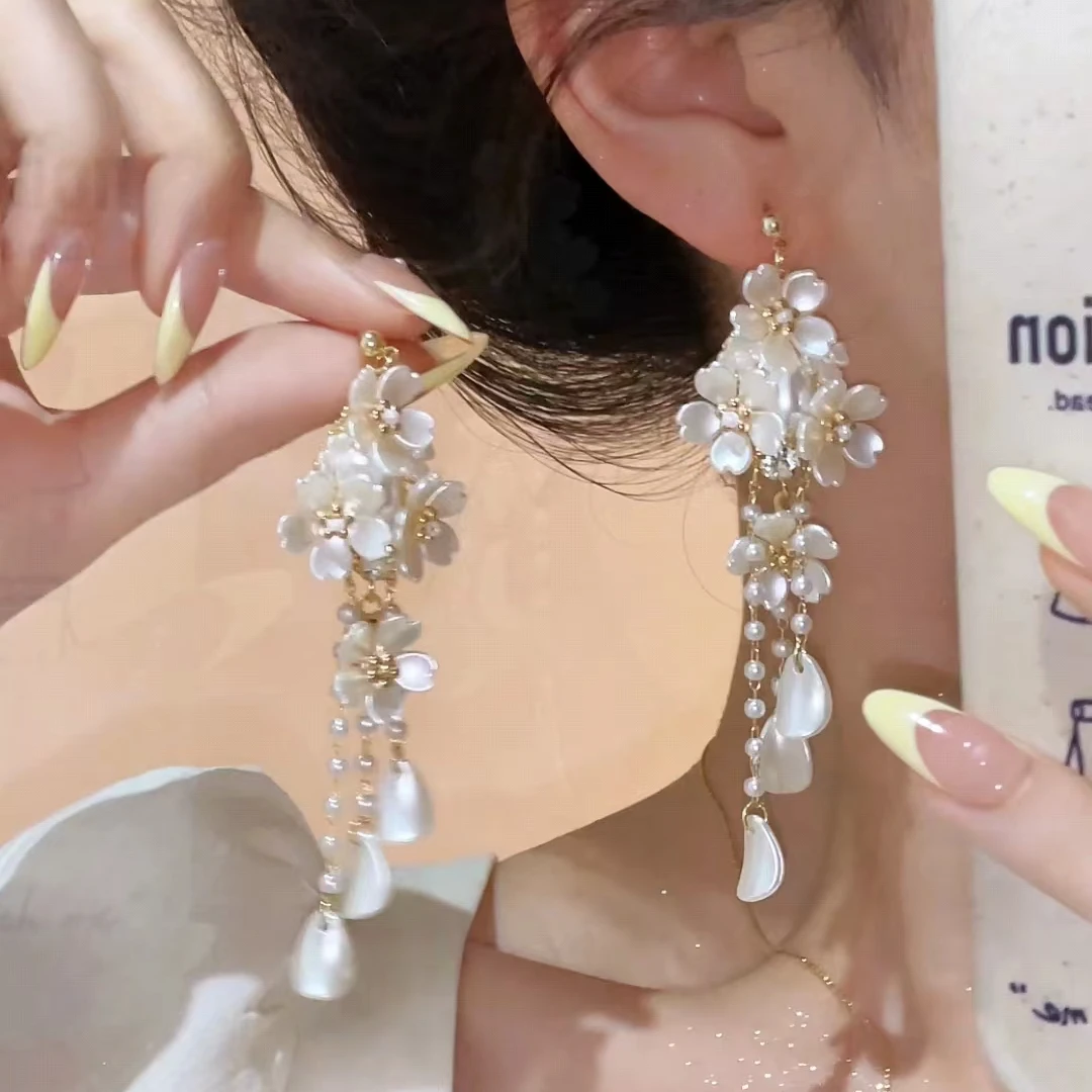 铜合金耳饰 花朵超仙长款耳环仙女百搭温柔优雅花瓣流苏个性耳钉