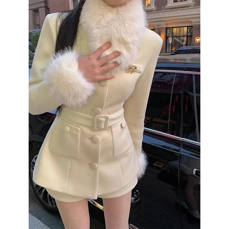 画解WAHJU精灵公主仿狐狸毛拼接收腰毛呢外套女冬高腰短裤小香风