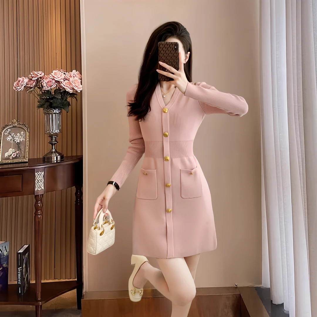 法式小香风针织连衣裙女2024春秋新款设计感温柔粉色V领毛衣a字裙