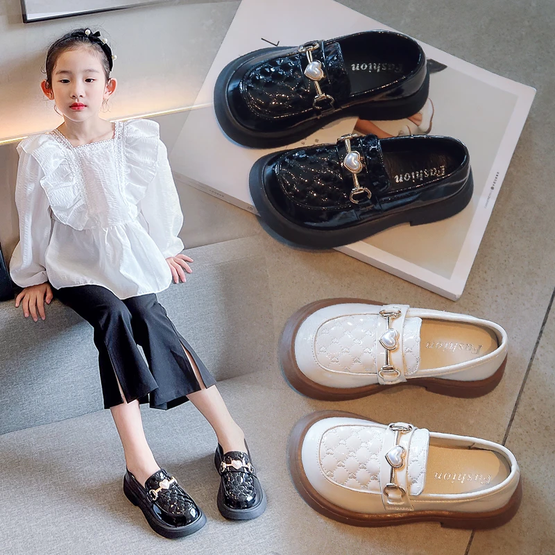 2024年春女童软底小皮鞋爱心珍珠金属扣单鞋儿童黑色小皮鞋YNK621