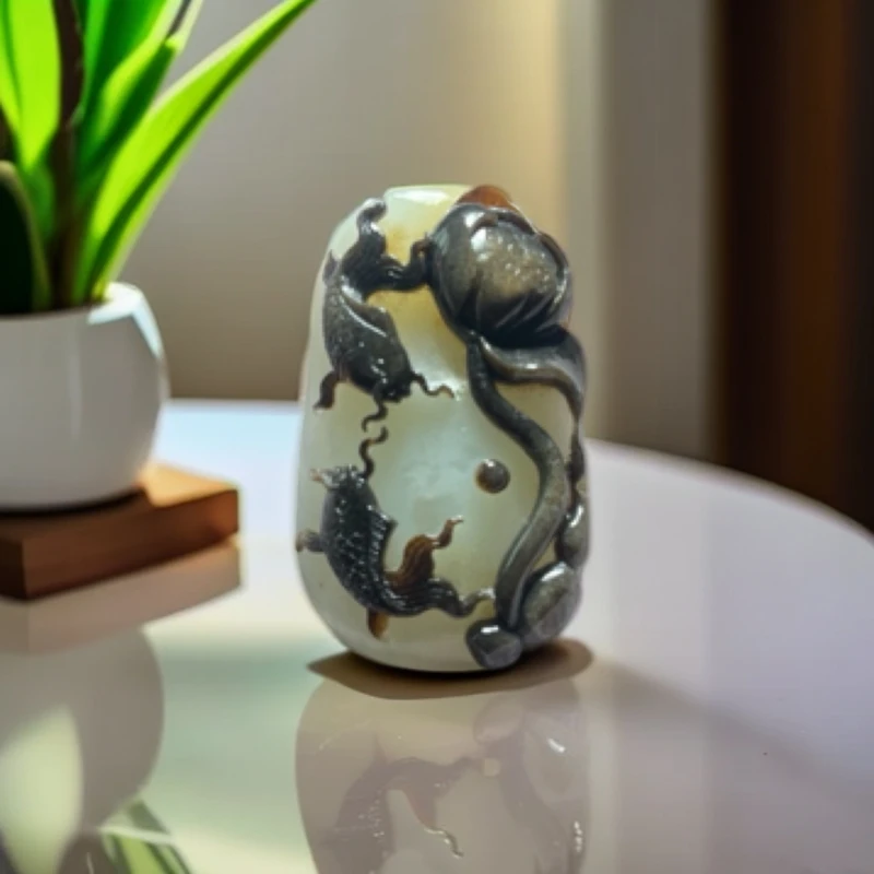 和田玉俄罗斯黑皮料纯手工雕刻年年有鱼