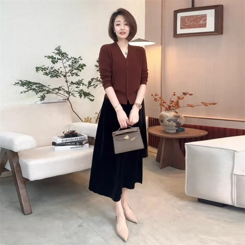 长袖春季轻熟时尚套装女2025年高级感减龄上衣赫本风半身裙两件套