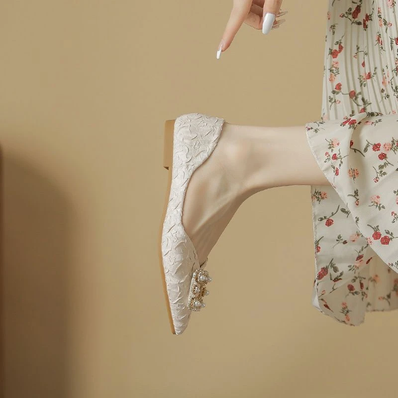 尖头单鞋女春2024新款豆豆鞋平底浅口软皮瓢鞋网红百搭晚晚温柔鞋