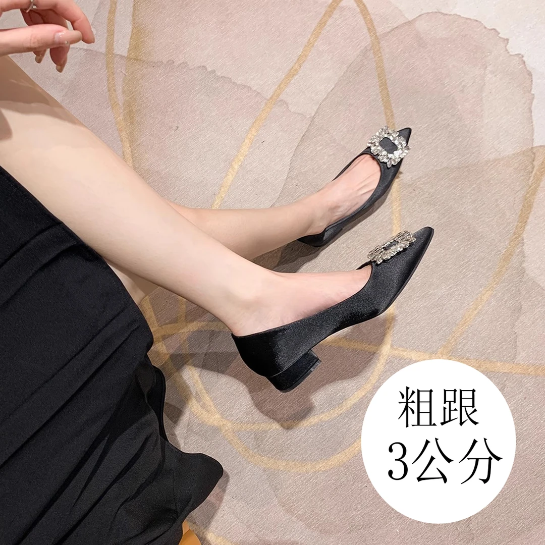 2024冬新款网红同款rv漆皮方扣单鞋粗跟中跟方头浅口女鞋通勤黑色