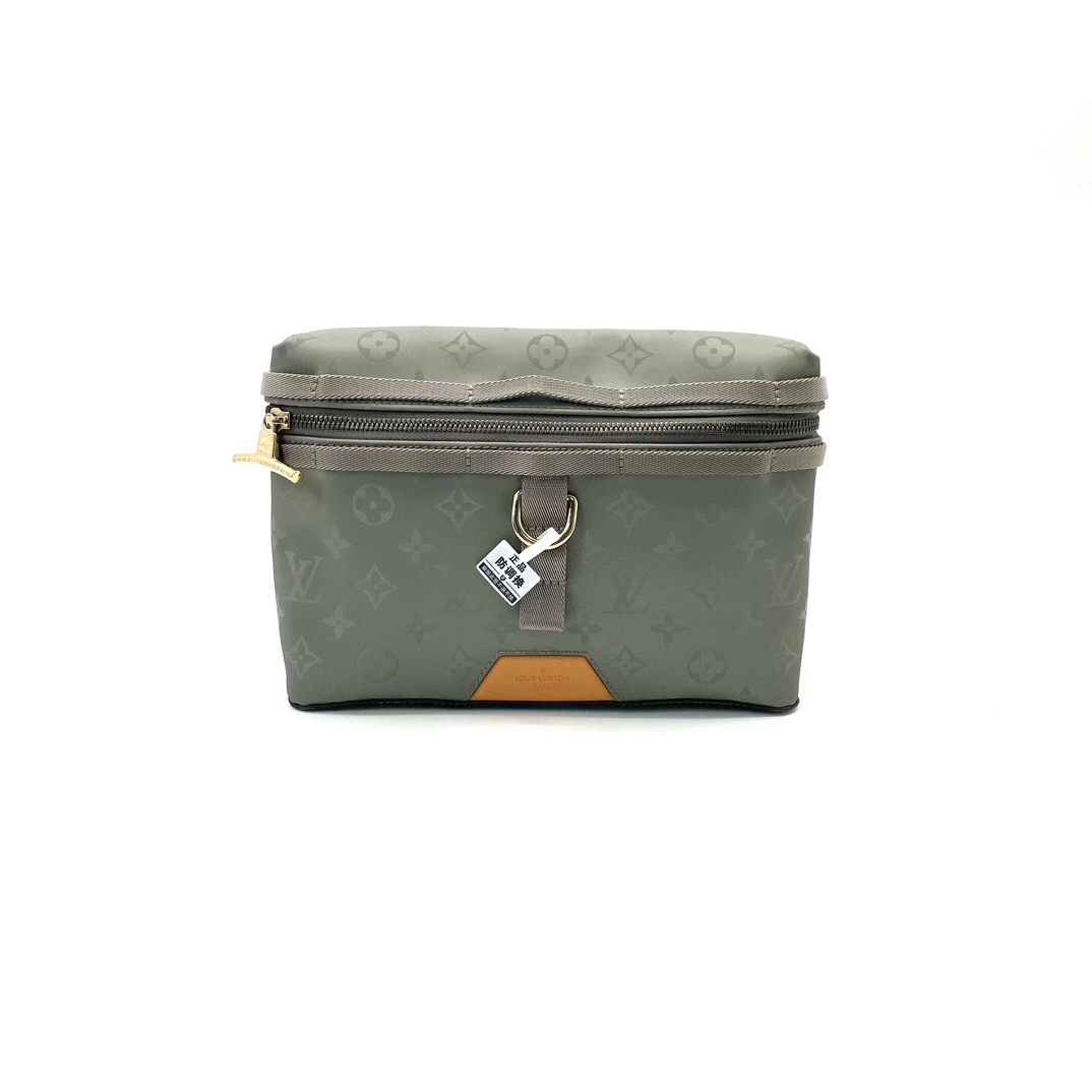 95新 LouisVuitton/路易威登 98新钛合金限量款斜挎包 尺寸25/18