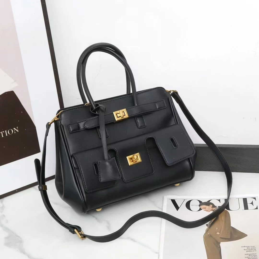 大容量通勤单肩包女朋克锁扣托特翅膀包轻奢购物袋手提包气质百搭