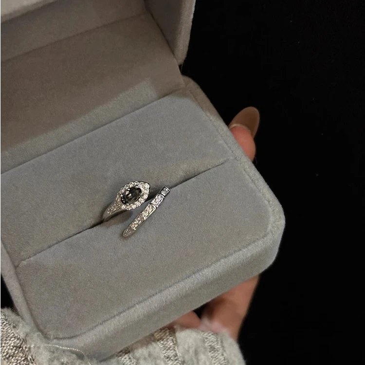 铜合金合成锆石戒指 灵蛇锆石戒指轻奢精致超闪冷淡风高级感指环