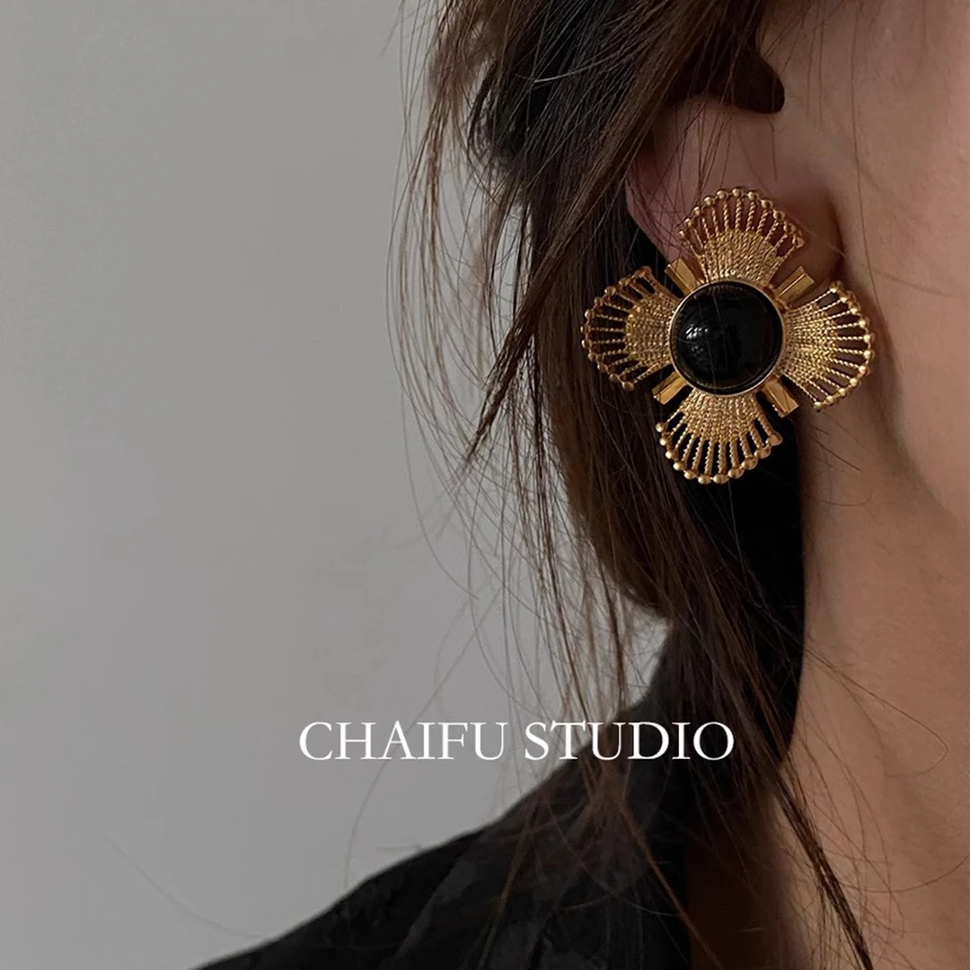 铜合金耳饰 复古高级感轻奢花朵耳钉女时尚独特个性镂空耳环小众