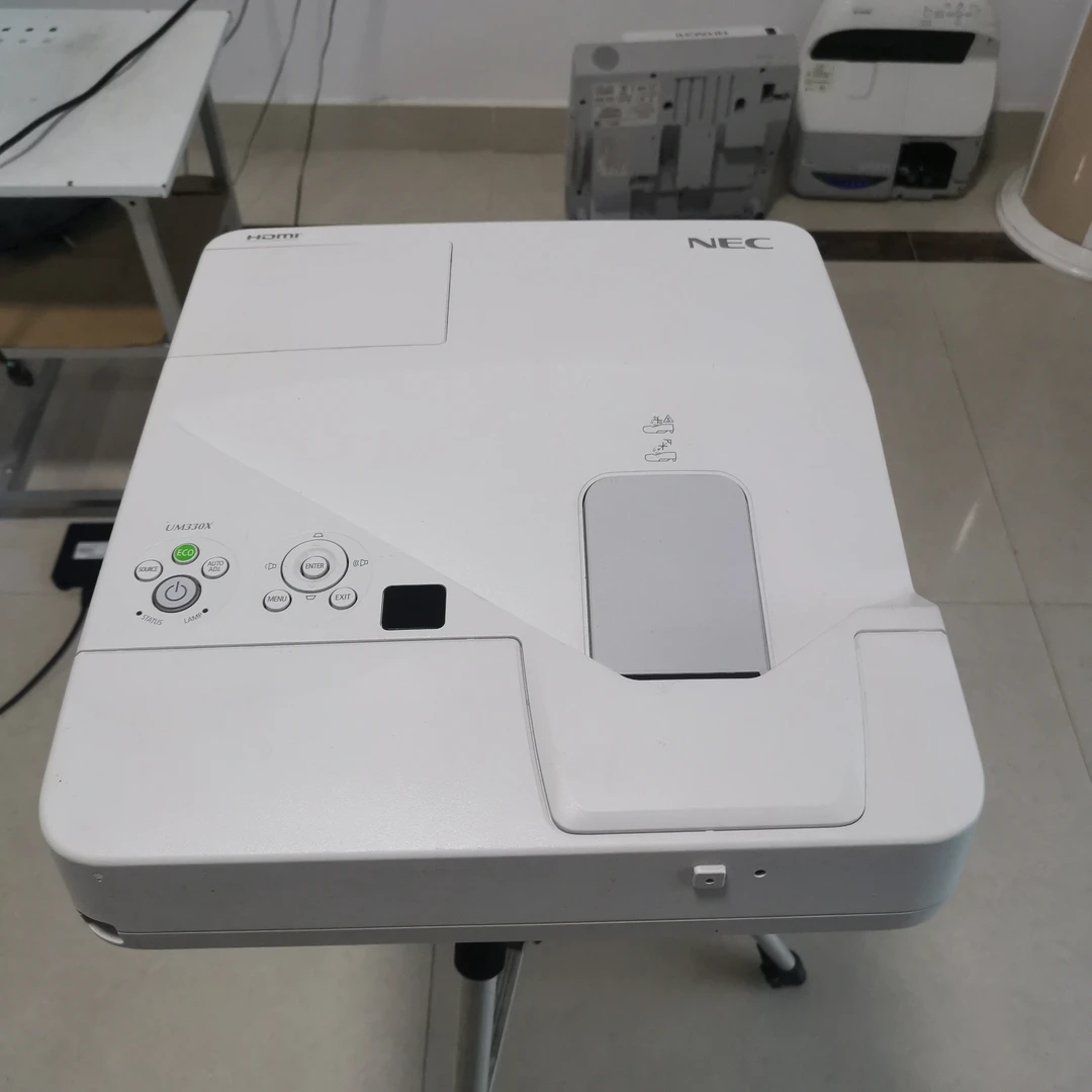 NEC超短焦反射式投影机 UM330X