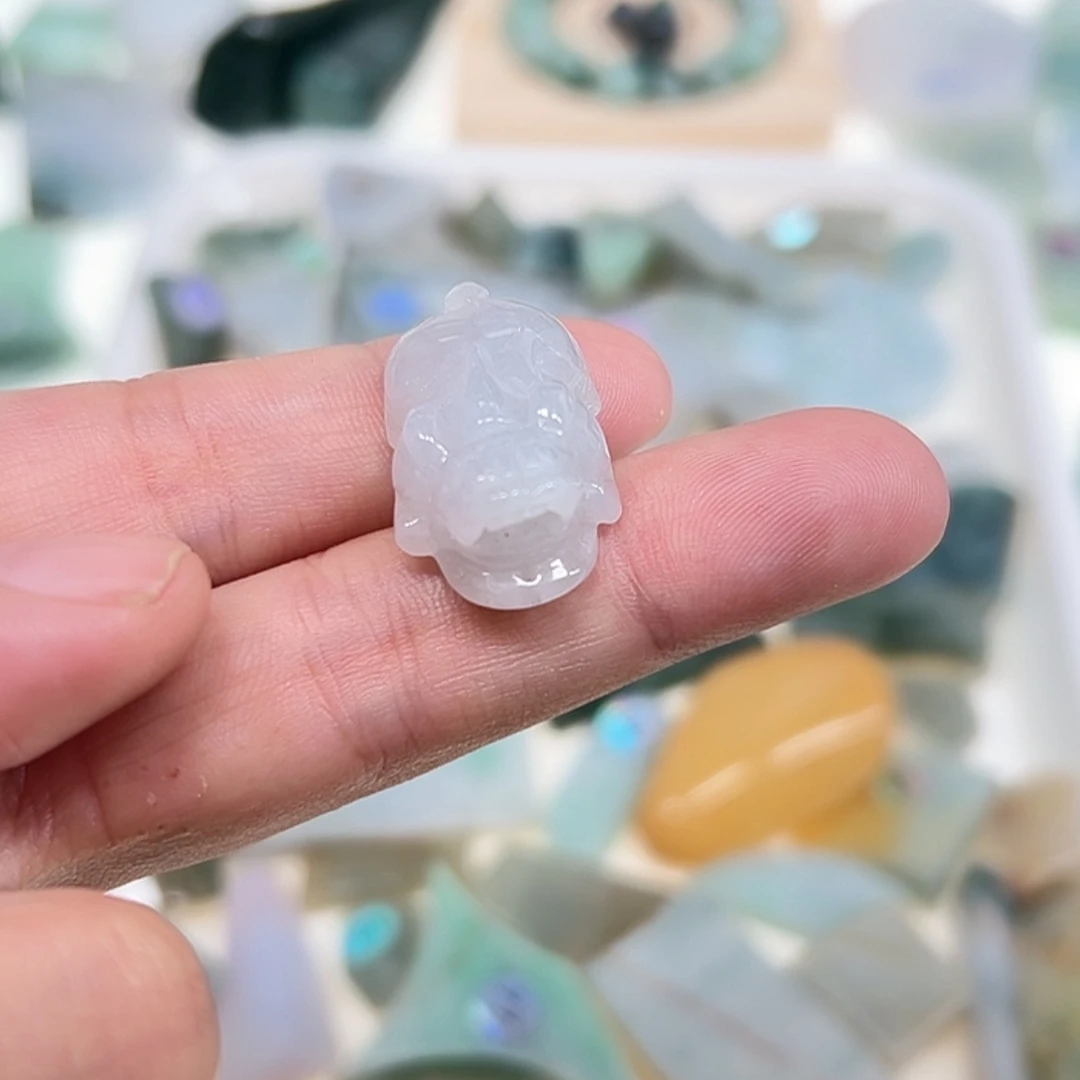 【闪购商品】翡翠挂件未镶嵌半**烟