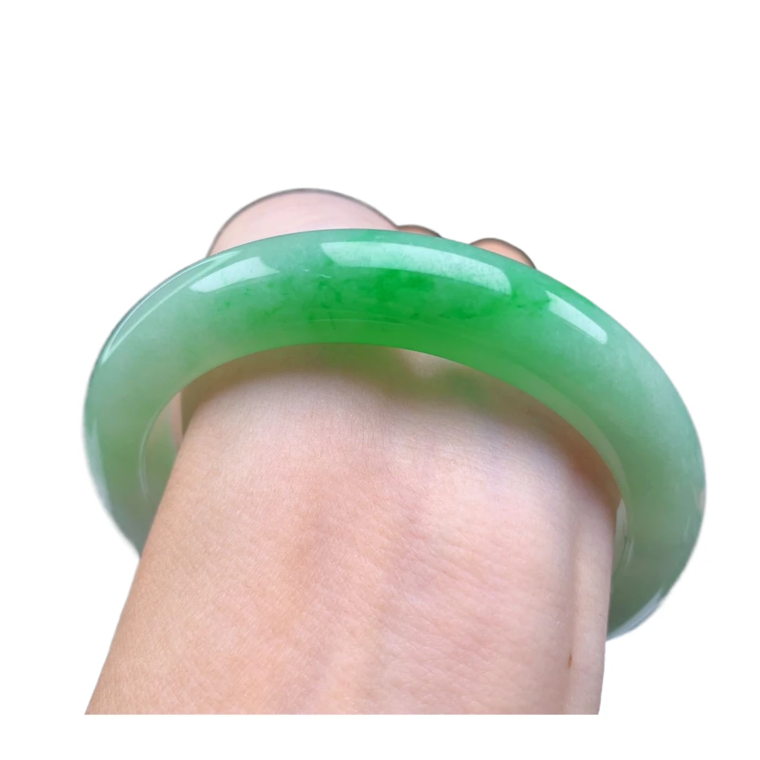 缅甸A货翡翠58圈口冰种满绿飘辣阳绿正圈厚装手镯女款000950绿色