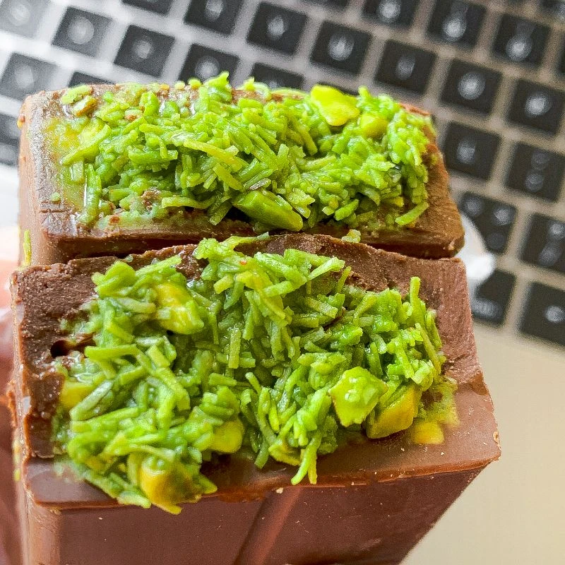 迪拜风味黑巧克力开心果夹心面包丝纯可可脂好吃解馋休闲小零食