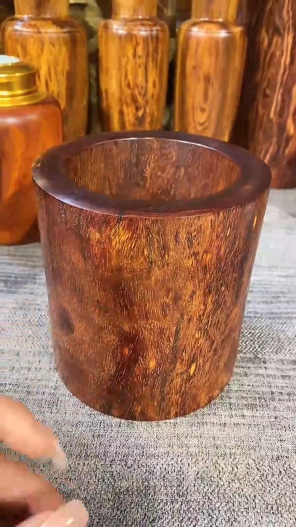 【闪购商品】紫檀根雕笔筒