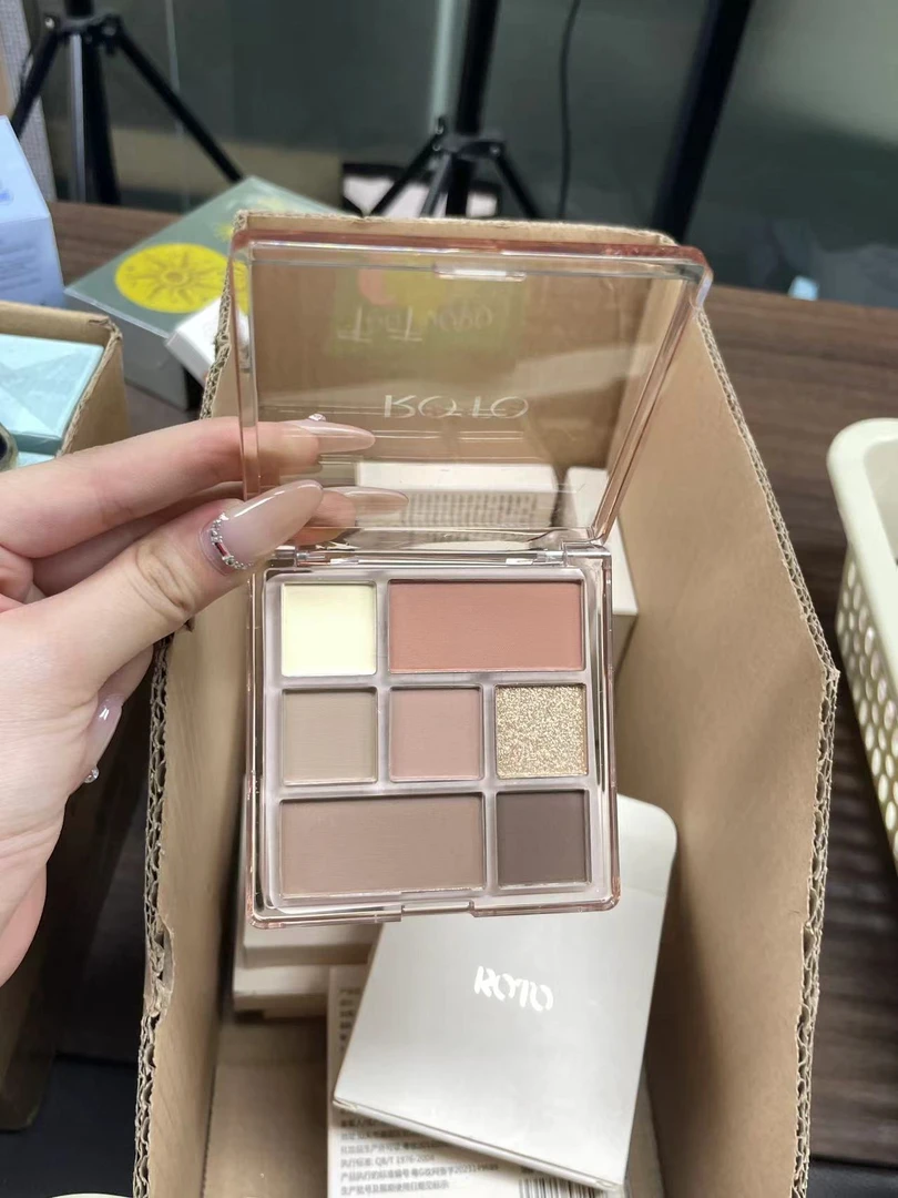 ROTO烟木七色眼影盘珠光哑光亮晶晶水泥大地色腮红高光修容一体盘