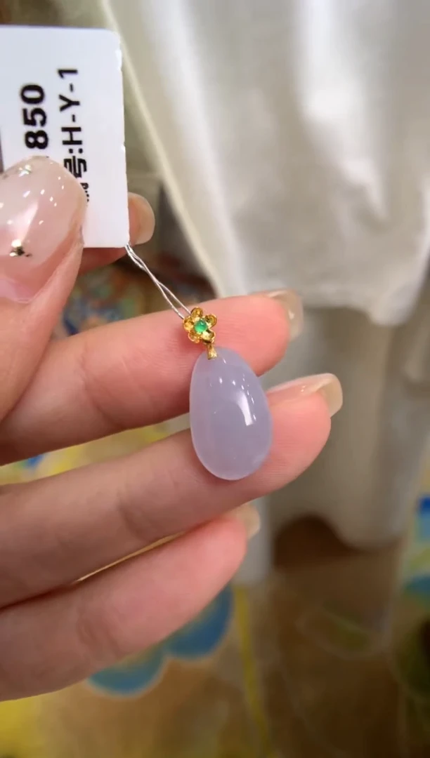 【闪购商品】翡翠颈饰18K金镶嵌福瓜