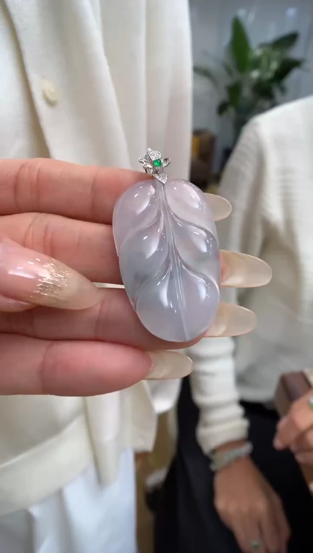 【闪购商品】翡翠颈饰18K金镶嵌叶子
