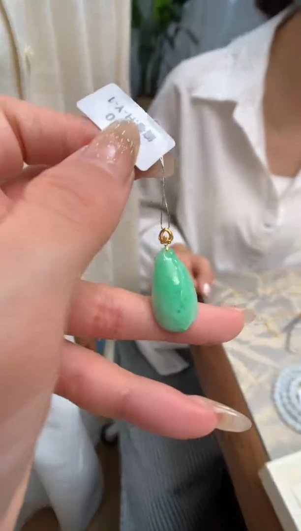 【闪购商品】翡翠颈饰18K金镶嵌福瓜