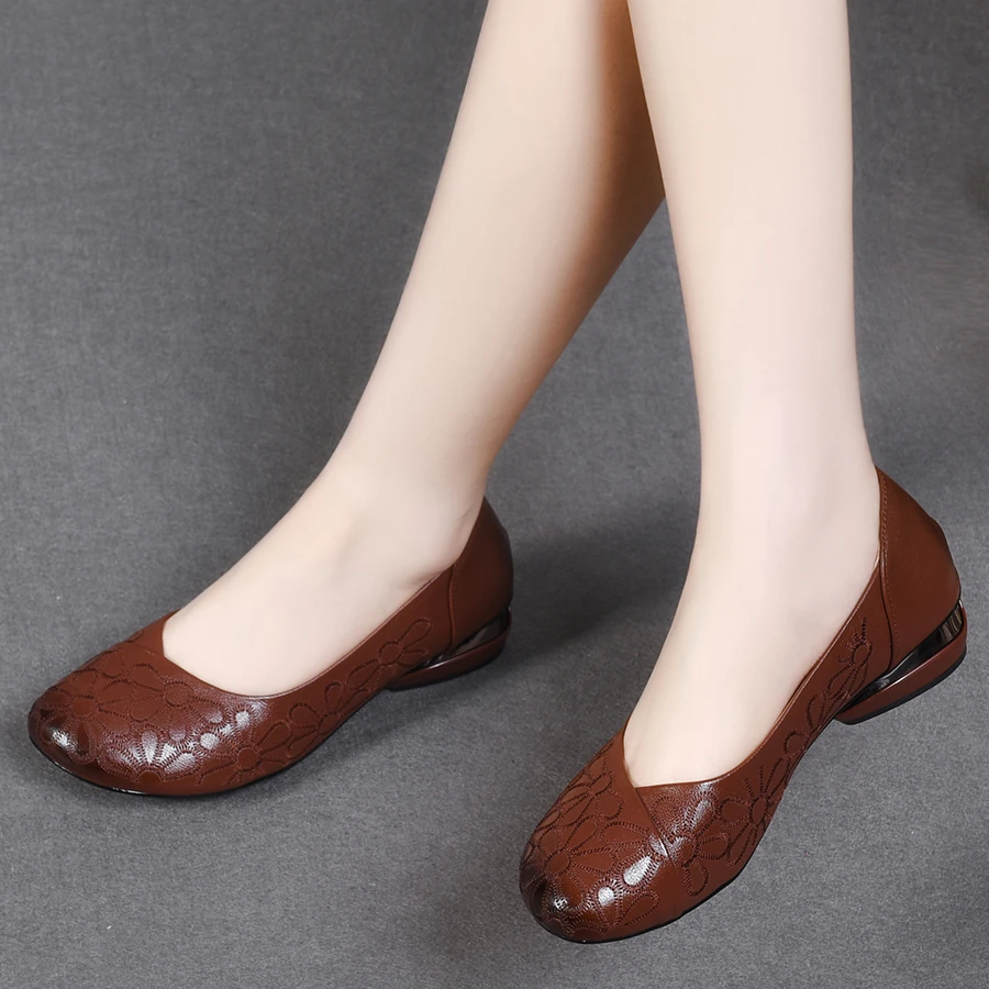 2024真皮复古刺绣浅口单鞋闰月妈妈鞋低跟一脚蹬软皮软底中老年女