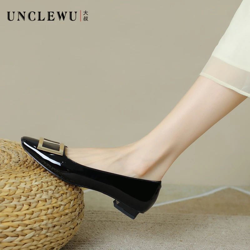 吴大叔夏季新款单鞋经典百搭方扣舒适平底鞋职业气质浅口漆皮女鞋