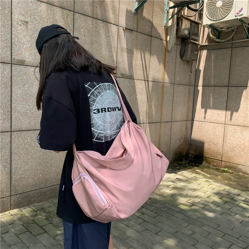 大容量斜挎包女旅游包健身包百搭ins男生单肩包大学生休闲运动包