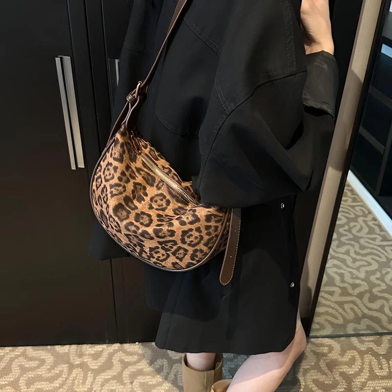 秋冬款大容量月牙单肩包复古时尚通勤包女2024新款小众豹纹斜挎包