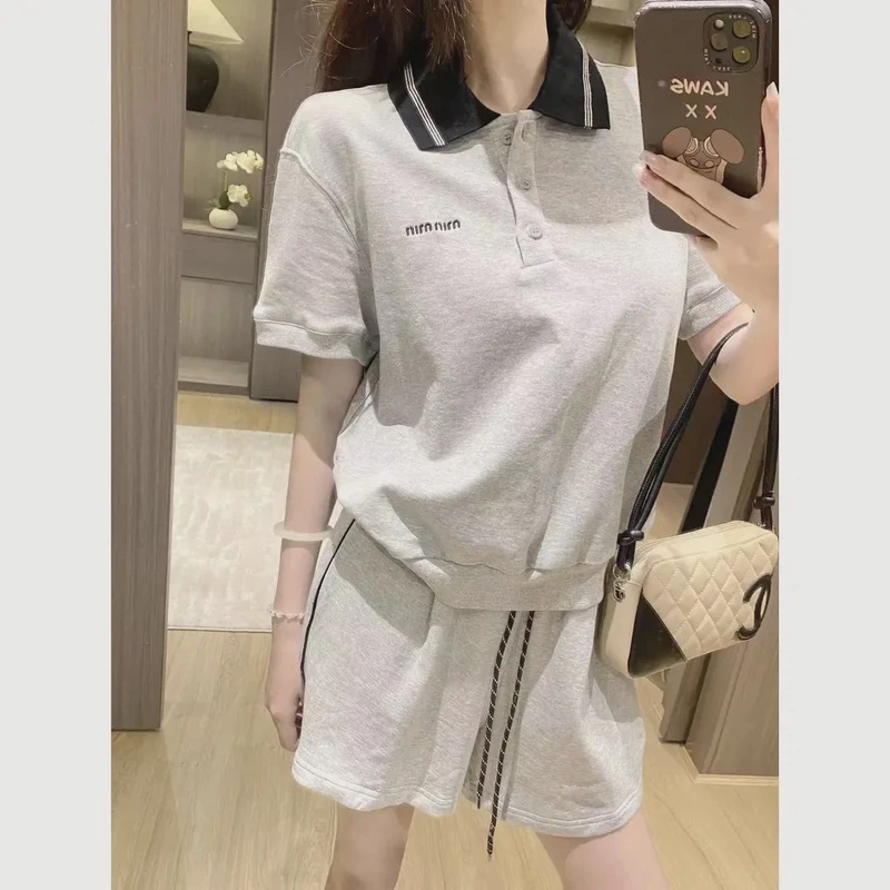 M1299气质百搭灰色上衣+短裤 两件套 衣长 裤长款号UF81070