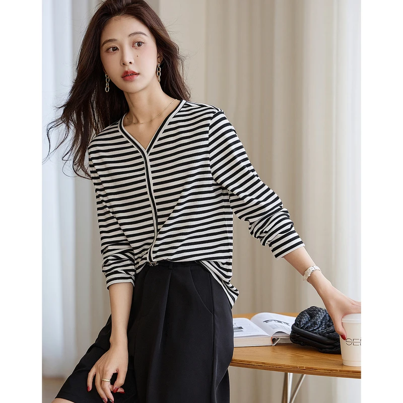 dme【重返青春】春复古V领长袖弹力条纹上衣女纽扣装饰女士t恤女