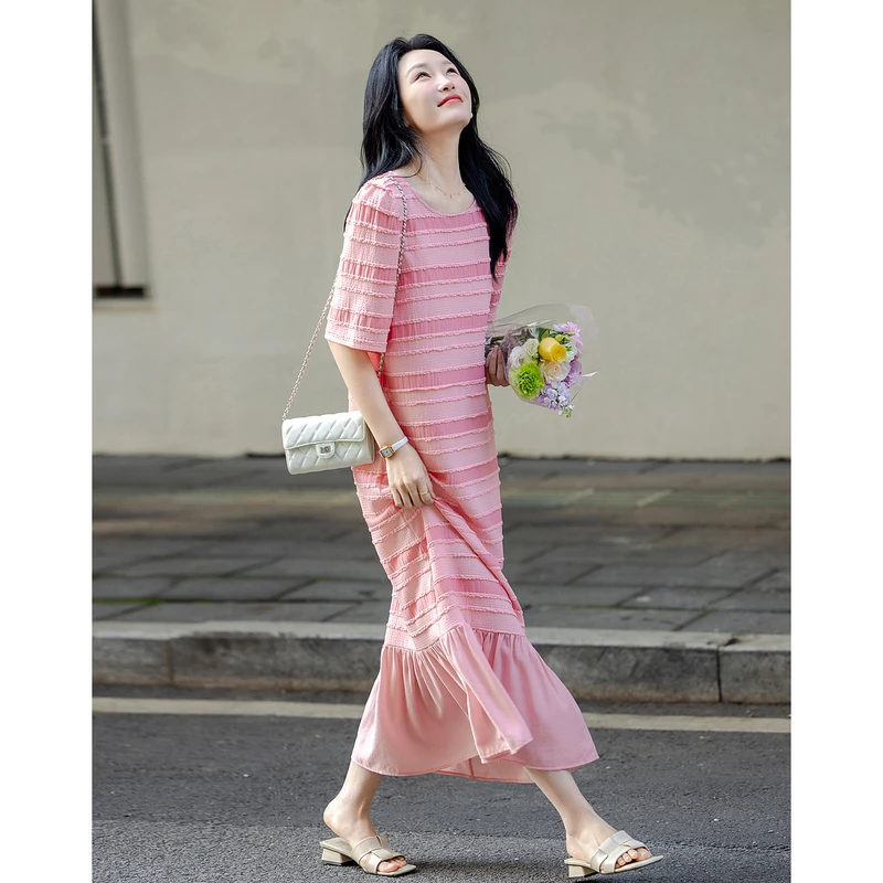 dme德·玛纳半熟恋人圆领肌理感慵懒条纹甜美减龄针织连衣裙女