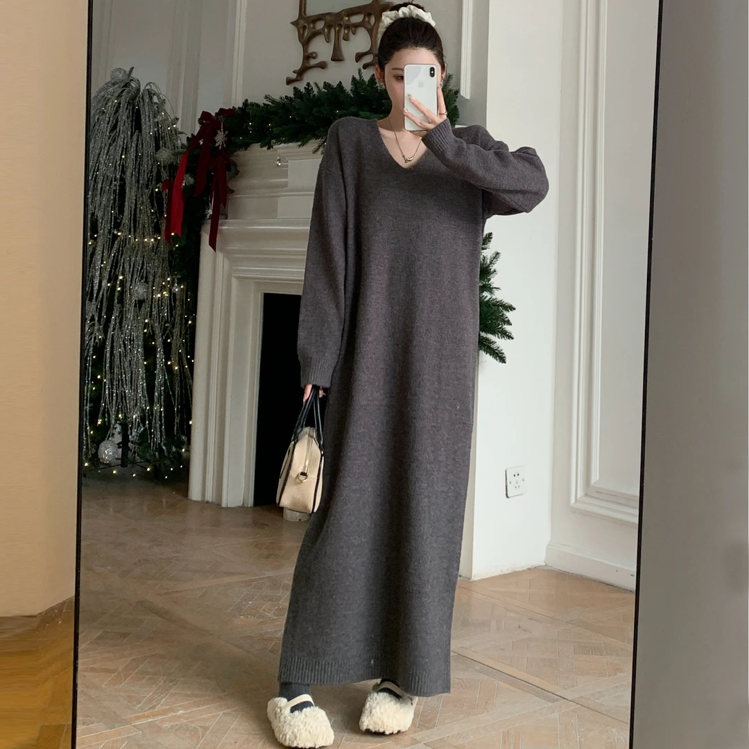 2025冬新款/宽松慵懒风显瘦毛衣裙女韩版V领高级感显瘦针织连衣裙