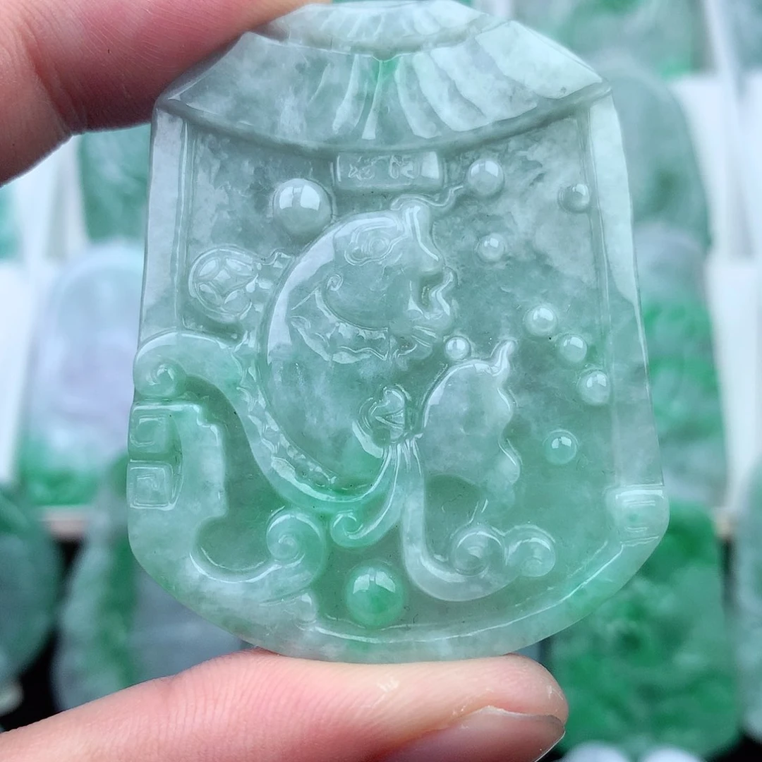 翡翠颈饰未镶嵌翡翠吊坠