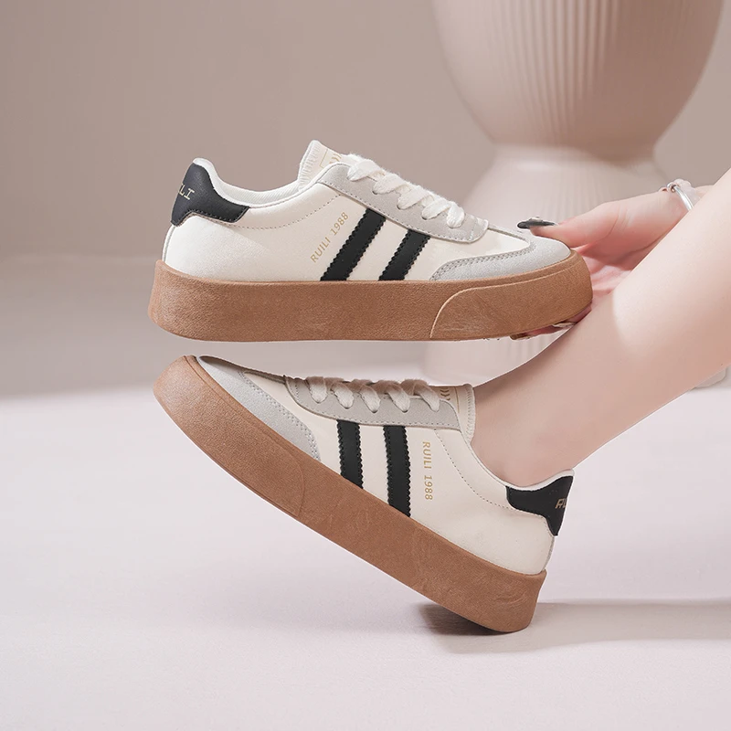 秋季小白鞋女2025新款学生校鞋软底上班女鞋百搭休闲板鞋平底鞋