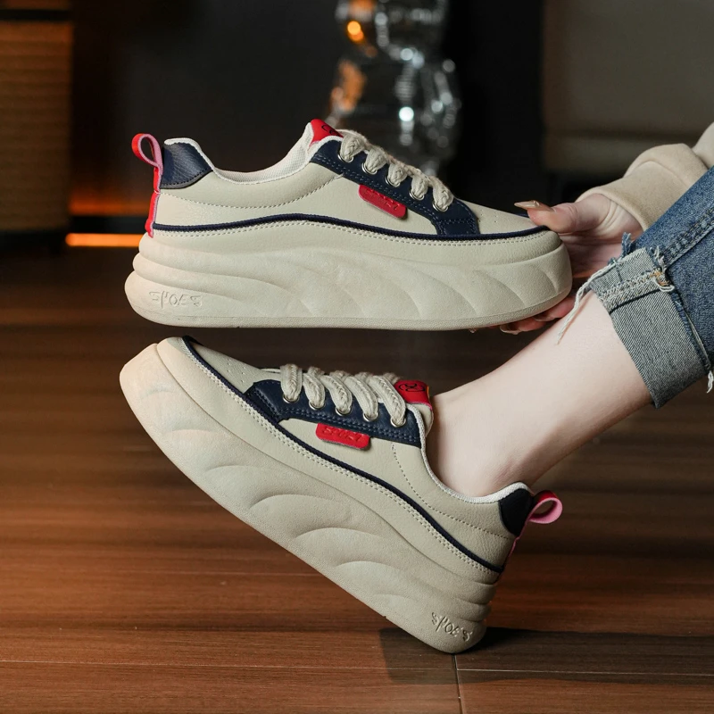 秋季小白鞋女2025新款学生校鞋软底上班女鞋百搭休闲板鞋小众鞋