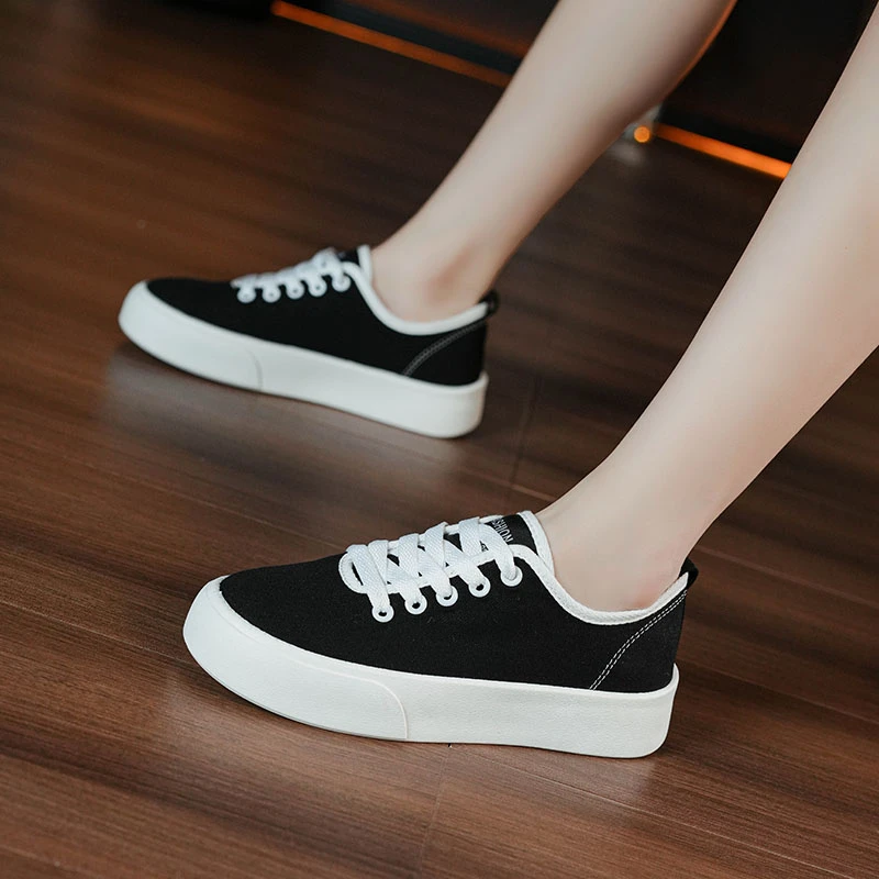 秋季小白鞋女2025新款学生校鞋软底上班女鞋百搭休闲板鞋平底鞋子