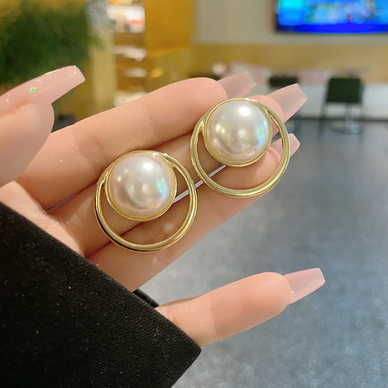 镂空月牙潮人耳钉女气质韩国简约夸张型耳环新款潮耳饰品